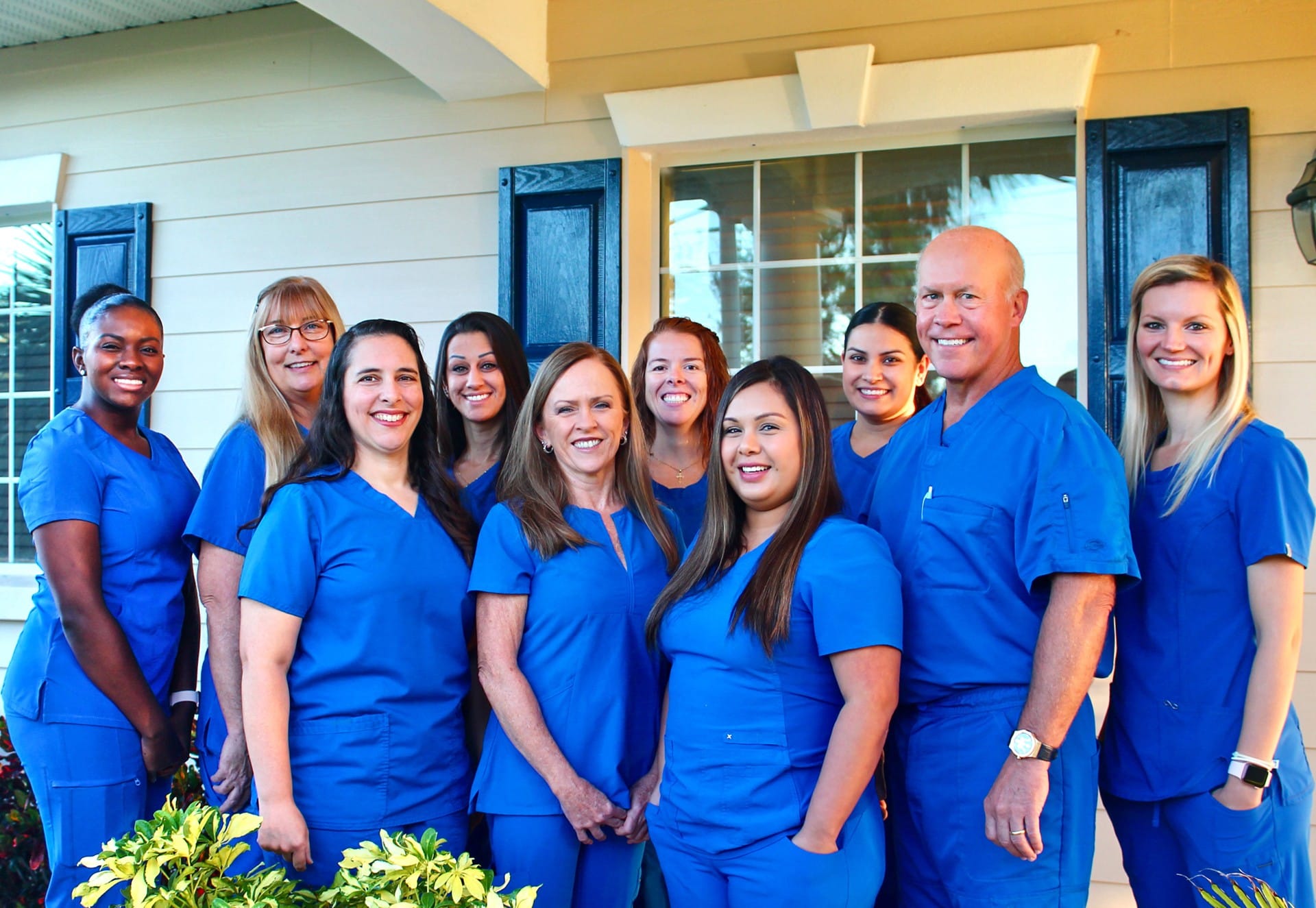 Eustis Lakeside Dental Staff group photo